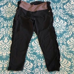 Dark gray/black lululemon running crops